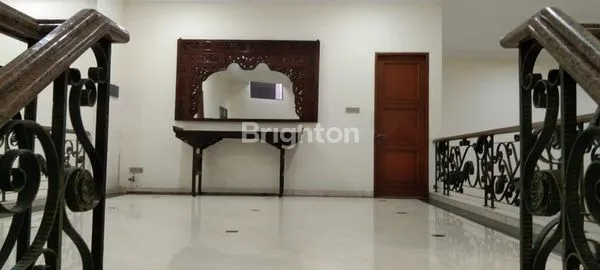 image RUMAH MEWAH 2 LANTAI  LT 500 M ADA KOLAM RENANG JALAN KEMANG TIMUR (7)