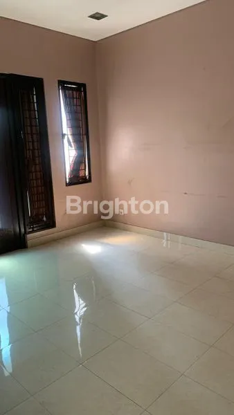 image RUMAH 2 LANTAI HIJAU ASRI TERAWAT SIAP HUNI DI CLUSTER RAFFLES HILLS CIBUBUR DEPOK (3)