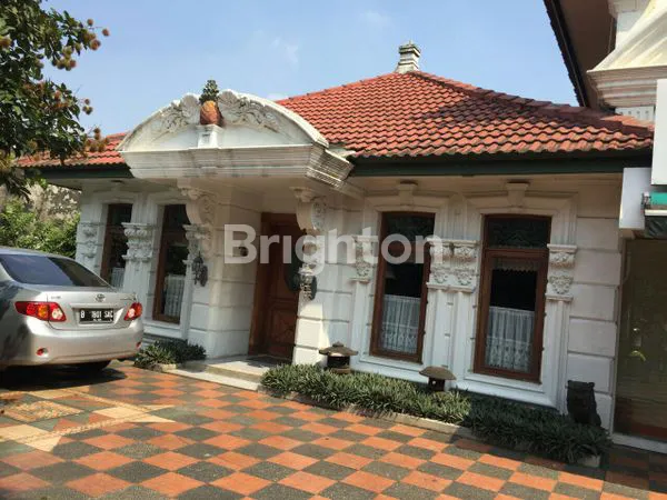 image DIJUAL RUMAH CLASSIC, MENARIK DI PONDOK INDAH (3)