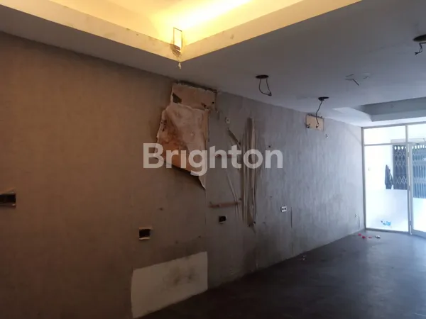 image  RUKO 1LANTAI RAYA MAYJEN SUNGKONO   KOMERSIAL AREA, NOL JALAN RAYA UTAMA   DEKAT SUTOS, DEKAT MALL CIPUTRA WORLD (2)