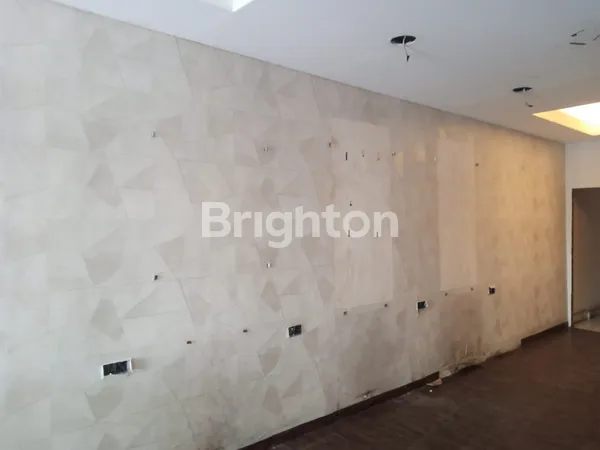 image  RUKO 1LANTAI RAYA MAYJEN SUNGKONO   KOMERSIAL AREA, NOL JALAN RAYA UTAMA   DEKAT SUTOS, DEKAT MALL CIPUTRA WORLD (6)