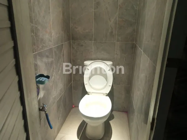 image  RUKO 1LANTAI RAYA MAYJEN SUNGKONO   KOMERSIAL AREA, NOL JALAN RAYA UTAMA   DEKAT SUTOS, DEKAT MALL CIPUTRA WORLD (8)