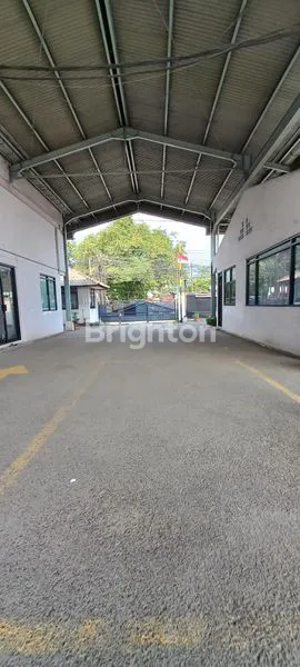 image GEDUNG DAN LAHAN EX POOL BUS DI JALAN RAYA JAKARTA BOGOR (2)