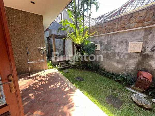 image RUMAH LUAS TERAWAT DEKAT KAMPUS BINUS-OMBE KOFFIE-DJATI LOUNGE AREA ARAYA MALANG (4)