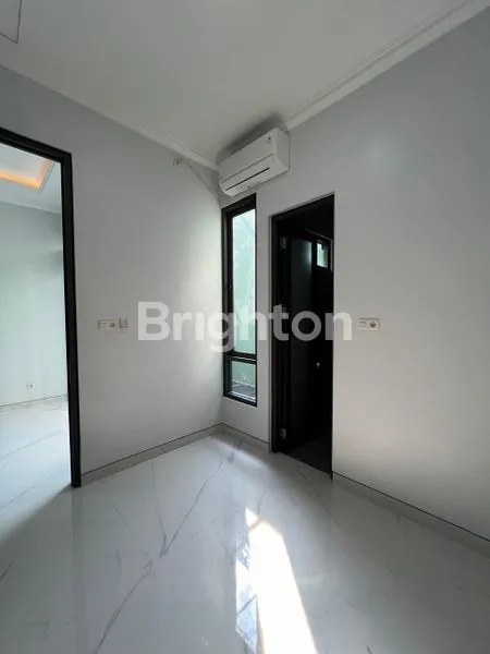 image RUMAH BARU JADI. ADA 3 KAMAR TIDUR. 2 MOBIL DI GARASI  JALAN WAHAB,  UTAN KAYU UTARA, JAKARTA TIMUR (6)
