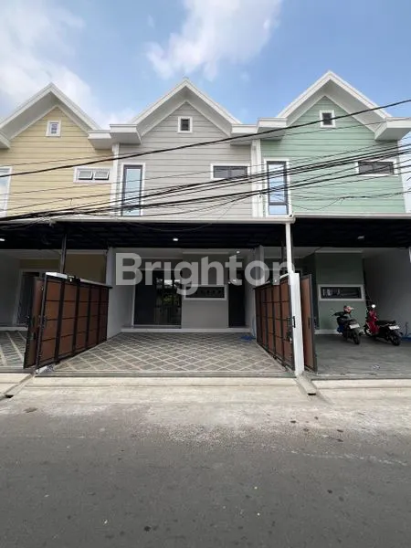 image RUMAH BARU JADI. ADA 3 KAMAR TIDUR. 2 MOBIL DI GARASI  JALAN WAHAB,  UTAN KAYU UTARA, JAKARTA TIMUR (1)