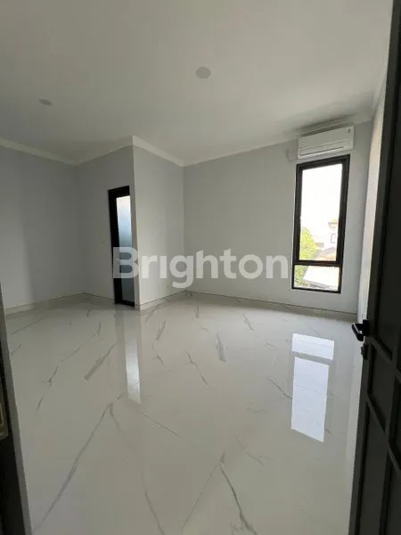 image RUMAH BARU JADI. ADA 3 KAMAR TIDUR. 2 MOBIL DI GARASI  JALAN WAHAB,  UTAN KAYU UTARA, JAKARTA TIMUR (8)