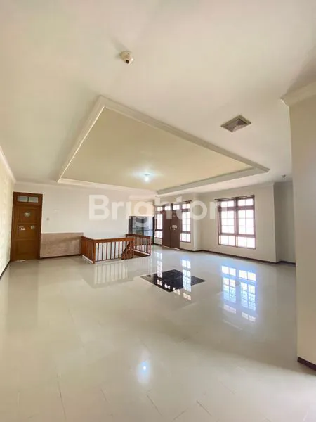 image RUMAH KONDISI ASRI, AMAN SERTA TERAWAT DENGAN BAIK, KONDISI SIAP UNTUK DIHUNI OLEH CALON PEMBELI YANG PUNYA KELUARGA SEDANG.  (2)