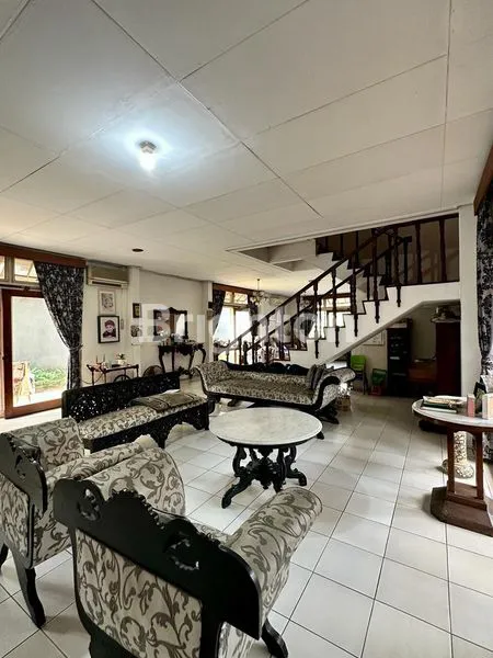 RUMAH GANDARIA JAKARTA SELATAN