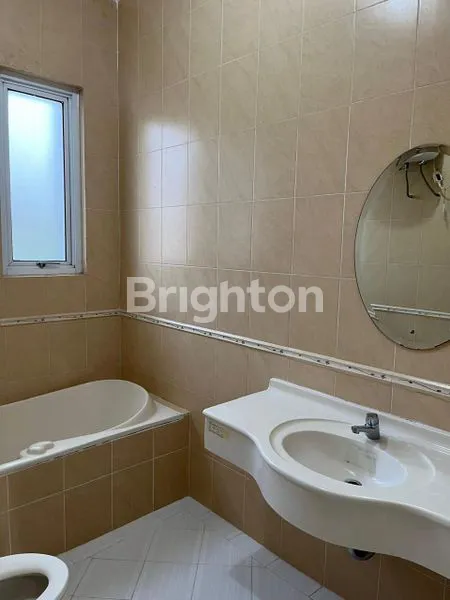 image RUMAH MEWAH LUAS SEMI FURNISHED DI CLUSTER FAVORIT KOTA WISATA CIBUBUR, BOGOR (5)