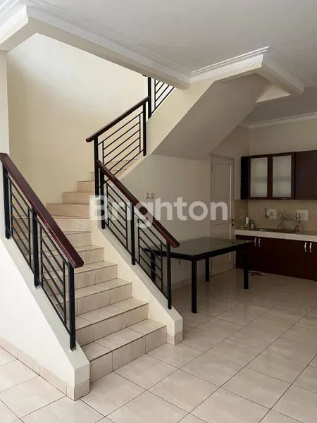 image RUMAH MEWAH LUAS SEMI FURNISHED DI CLUSTER FAVORIT KOTA WISATA CIBUBUR, BOGOR (2)