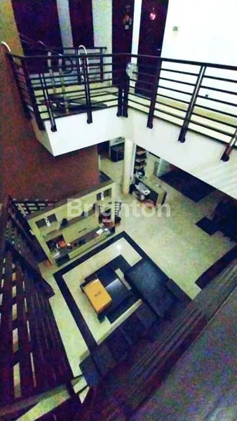 RUMAH MEWAH MODERN 2 LANTAI DI GREEN VILLE DEKAT MALL CENTRAL PARK JAKARTA BARAT