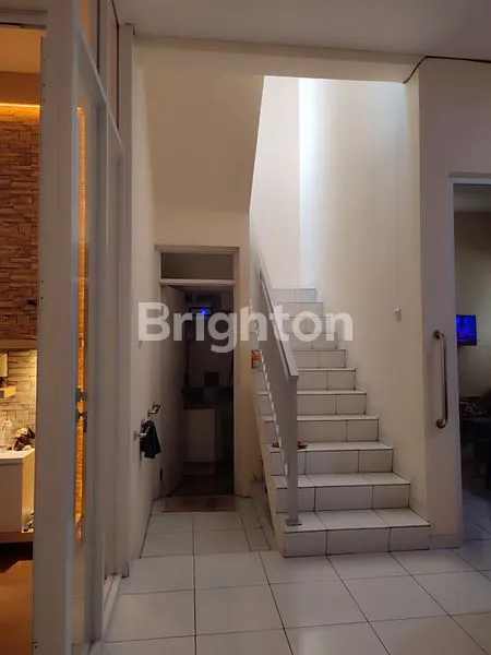 image RUMAH MEWAH DEKAT EXIT TOL GAYAMSARI (6)