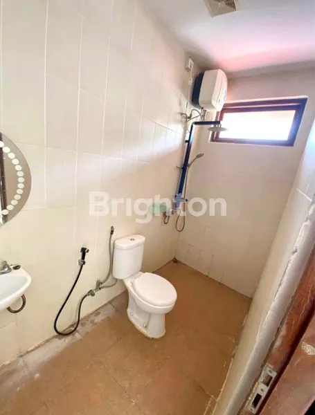 image RUMAH CANTIK DUA LANTAI (3)