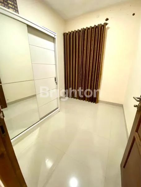 image RUMAH CANTIK DUA LANTAI (7)