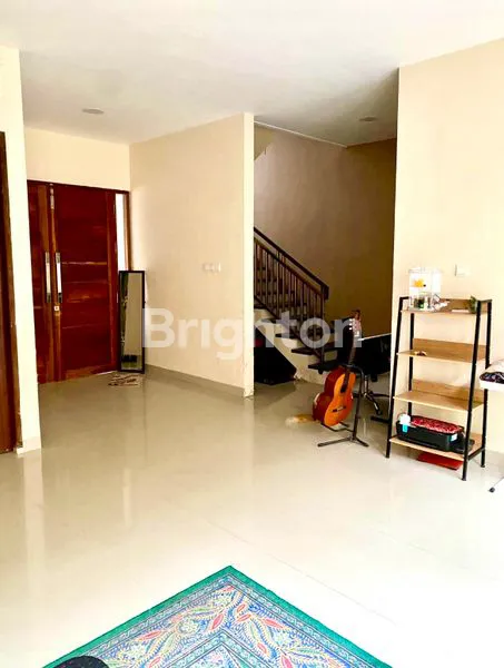 image RUMAH CANTIK DUA LANTAI (8)