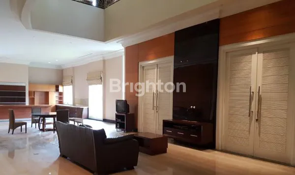 image RUMAH MEWAH CLASSIC DI DHARMAHUSADA INDAH SURABAYA NEGO (2)