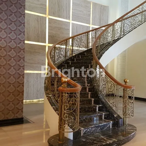 image RUMAH MEWAH CLASSIC DI DHARMAHUSADA INDAH SURABAYA NEGO (4)