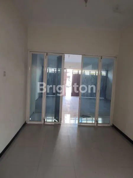 image RUMAH 2 LANTAI HOOK TEPI JALAN BISA UNTUK USAHA  (2)