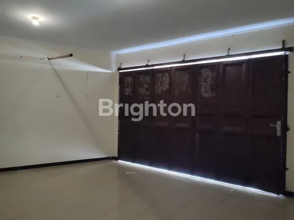 image RUMAH 2 LANTAI HOOK TEPI JALAN BISA UNTUK USAHA  (4)