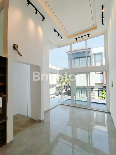 image RUMAH BARU MUARA KARANG PLUIT 6 KAMAR TIDUR SEMI FURNISH ESTETIK  (8)