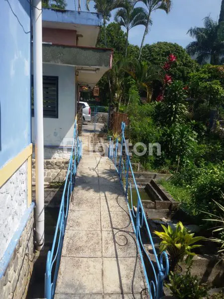 image DIJUAL RUMAH BESAR DI BATU, FASILITAS KOLAM RENANG (6)