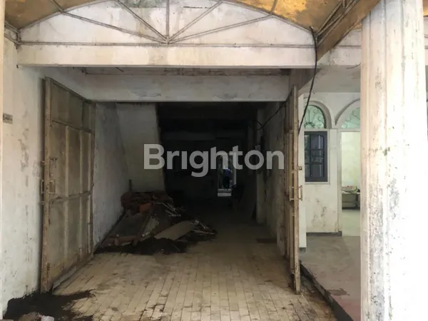 image RUMAH LAMA LUAS PUSAT KOTA BISA BUAT USAHA DAN BISNIS DI NOL JALAN RAYA (2)