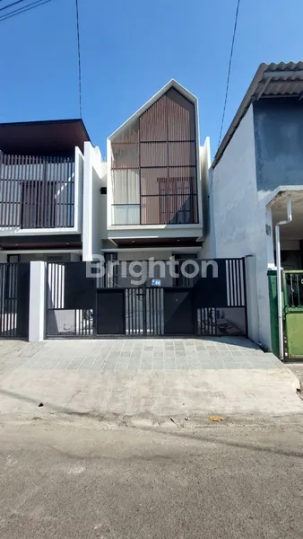 image RUMAH BARU 2LANTAI BAGUS DI RUNGKUT DEKAT SUPERINDO MERR (2)