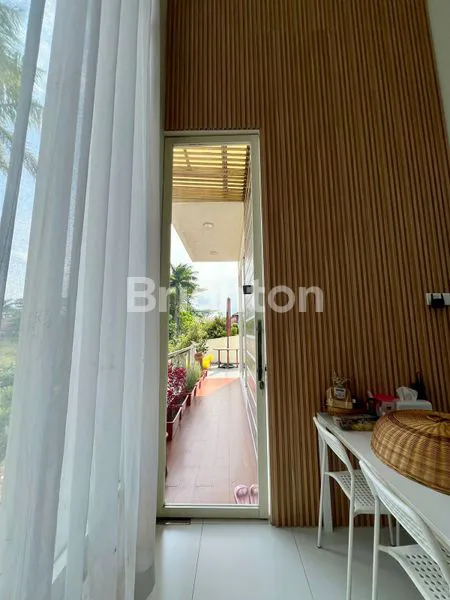 image RUMAH MEWAH 2 LANTAI PERMATA JINGGA STRATEGIS DEKAT SUHAT,DAN KAMPUS2 TERNAMA MALANG (7)
