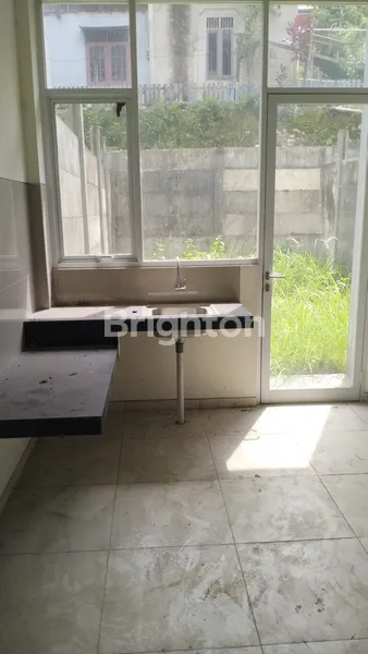 image RUKO GANDENG 2 1/2 LANTAI PINGGIR JALAN SAMARINDA SEBRANG (3)