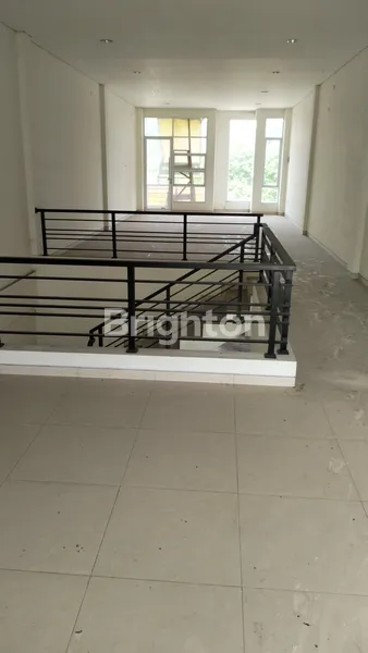 image RUKO GANDENG 2 1/2 LANTAI PINGGIR JALAN SAMARINDA SEBRANG (5)